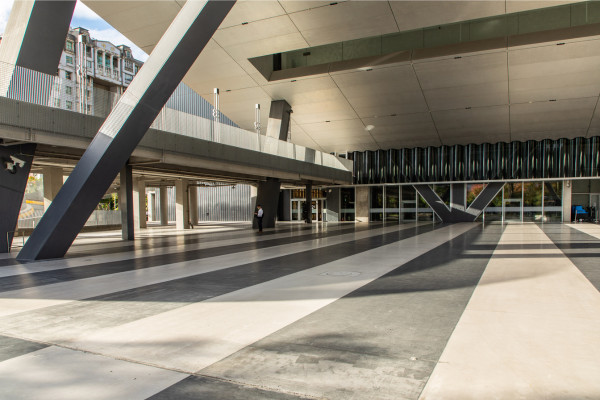 北藝中心回應戶外廣場地坪議題 防滑安全符合規範,長期改善工程已啟動 主要圖片