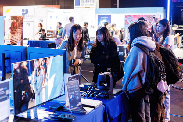 一張票如何被黑衣人托舉？　北藝中心2026劇場技術展 揭密光影之間 主要圖片