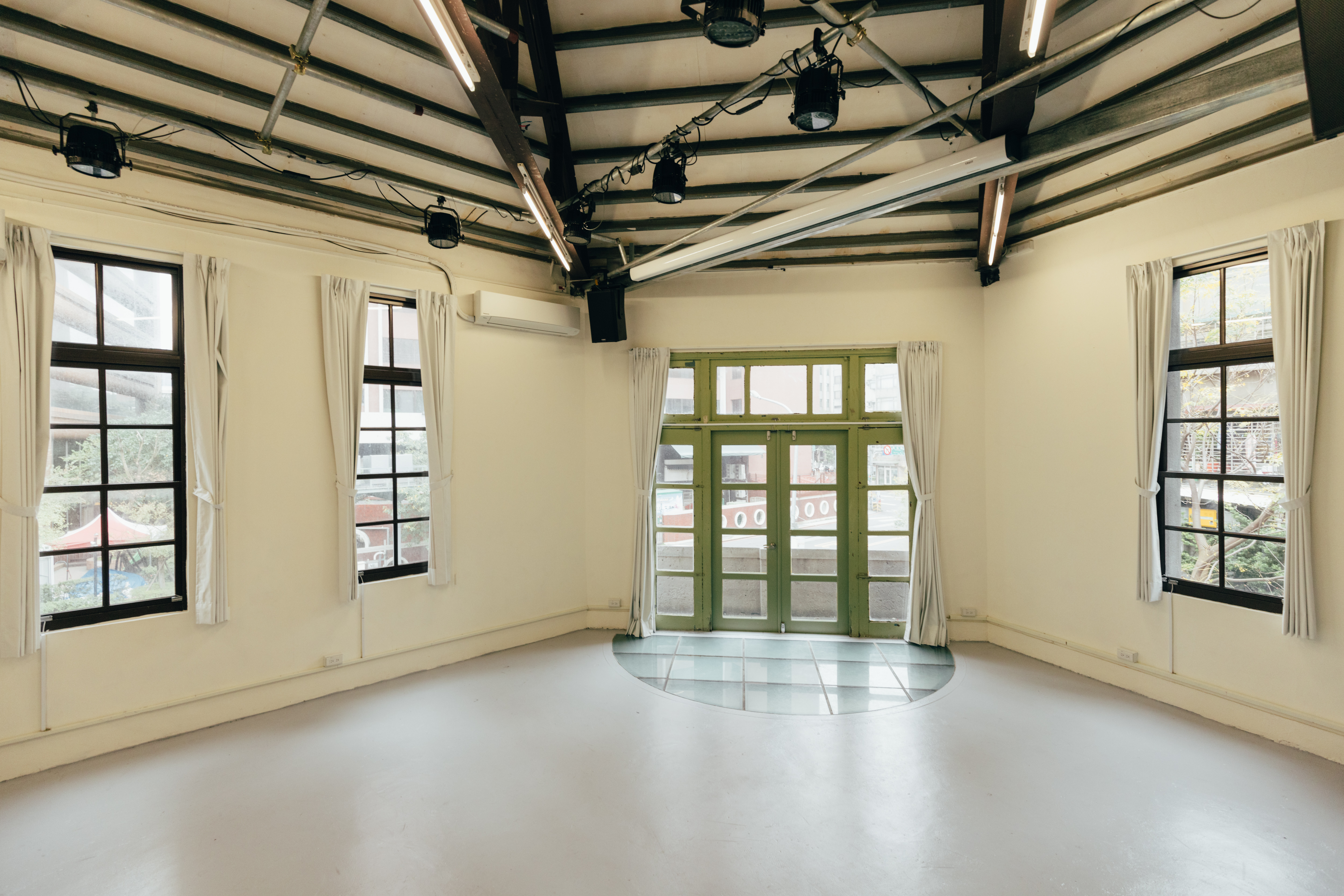 Guling Street Avant-garde Theatre Second Floor Art and Culture Space