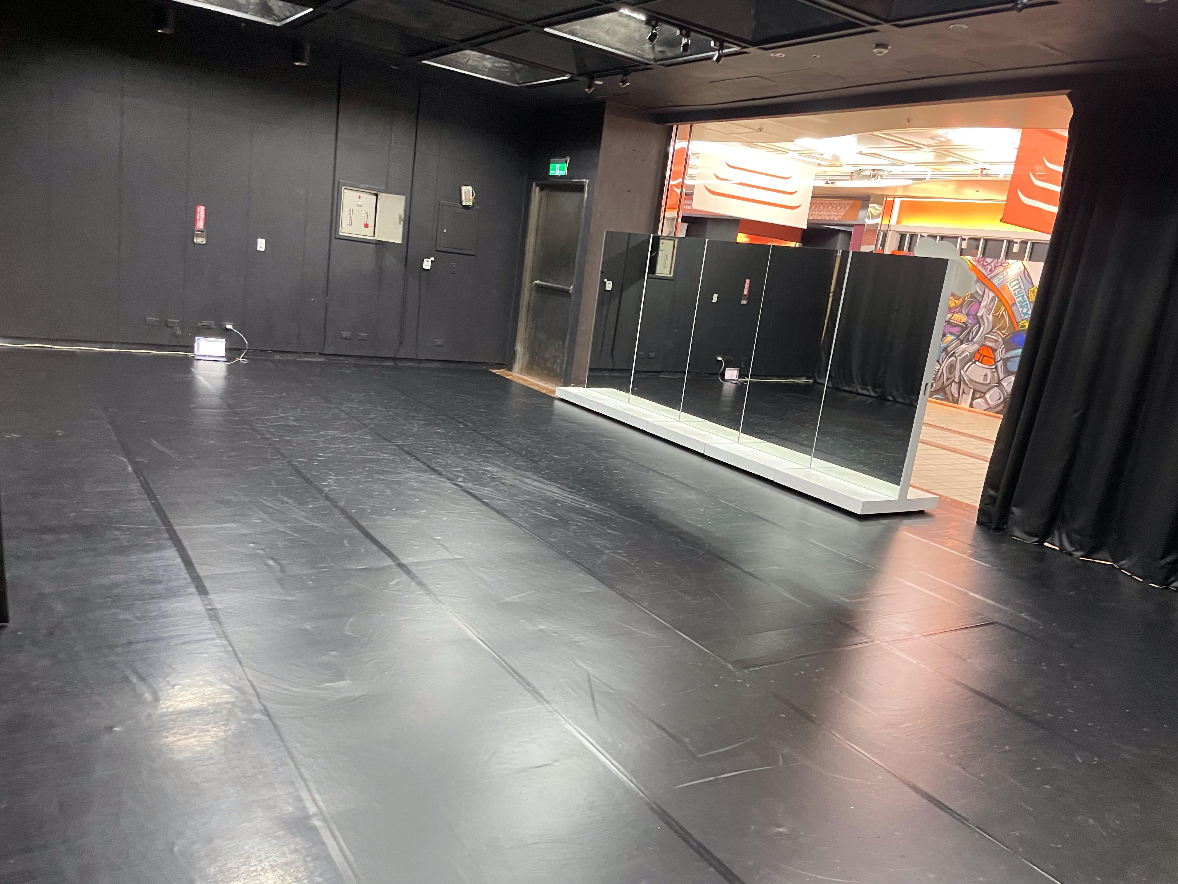 龍山文創基地-臺灣街頭藝術文化發展協會店坊