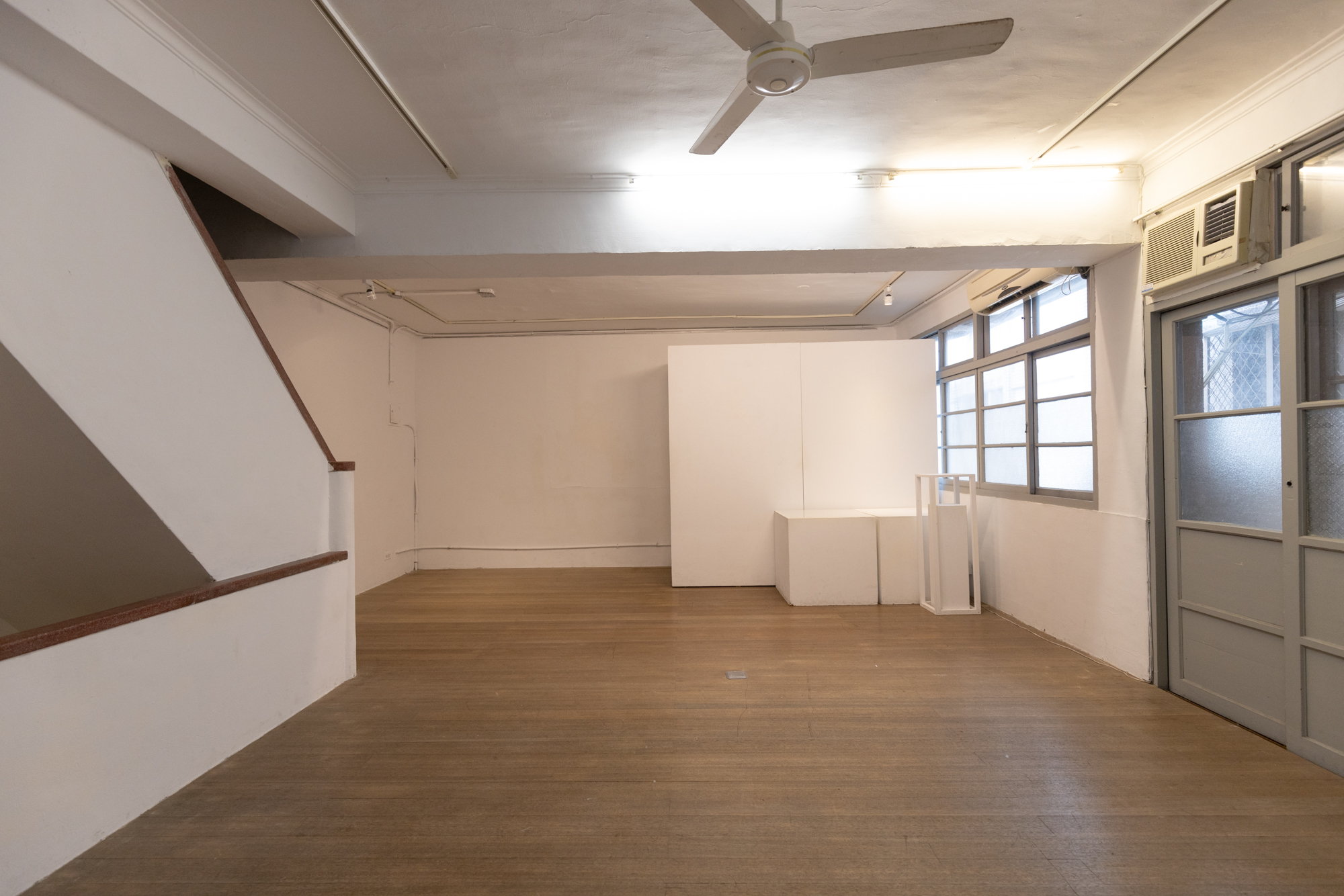 To Dear. Alternative Art Gallery