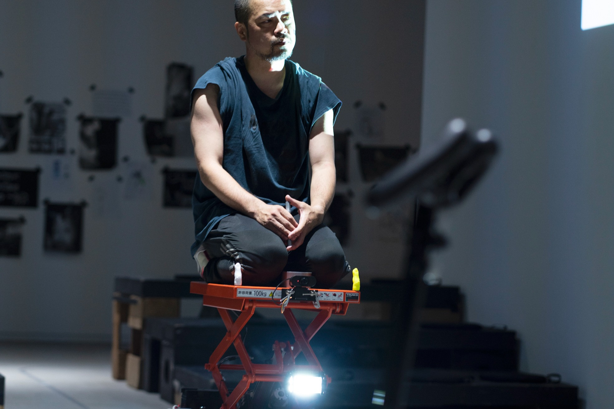 人機協作下的盲人摸象：從《演算混亂ㄐㄧㄑㄧˋㄖㄣˊ》看翻譯和誤讀下的創造性