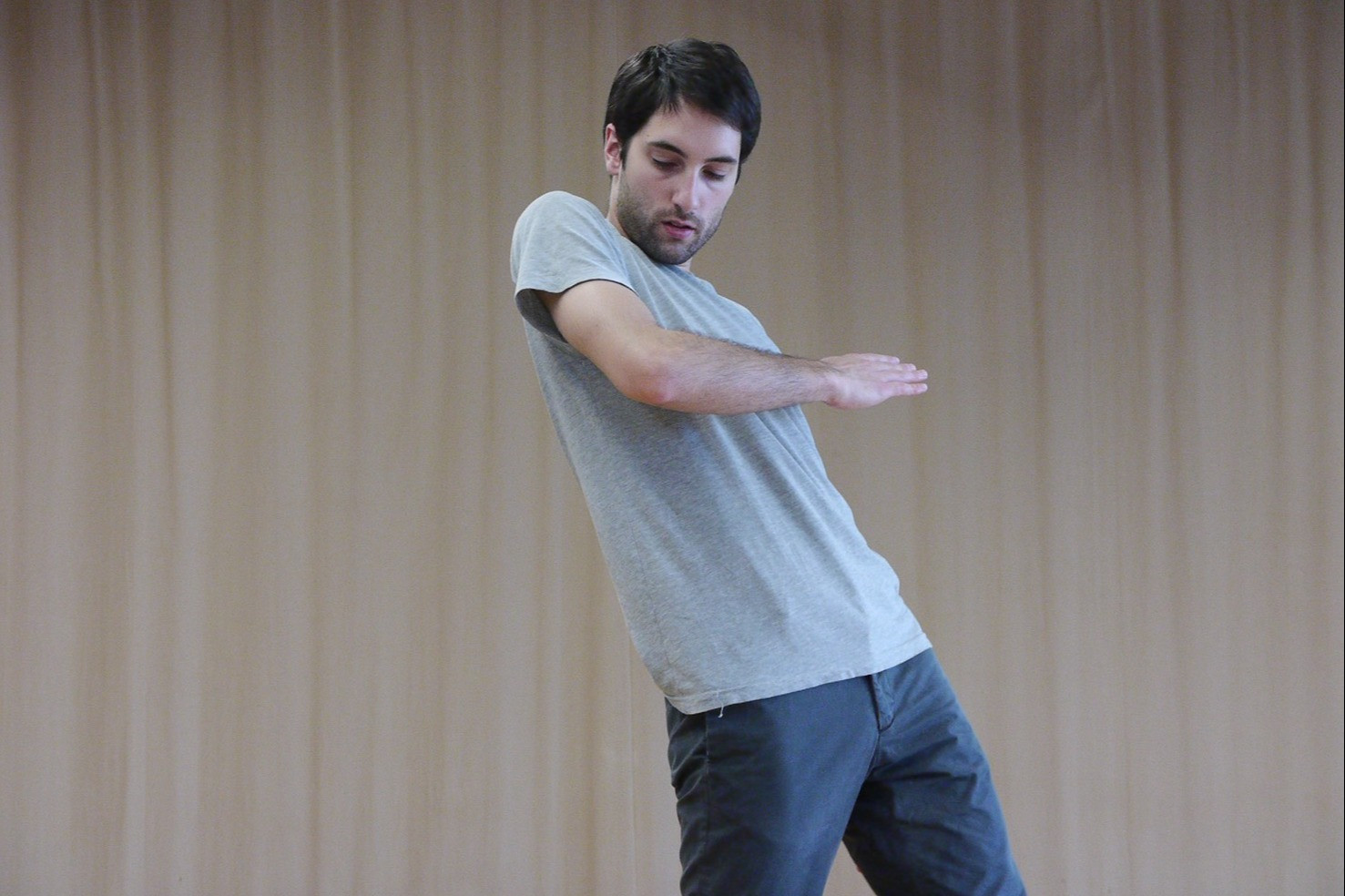 一個很難成功卻又不可能失敗的演出-《動作以上以上動作》的圖片