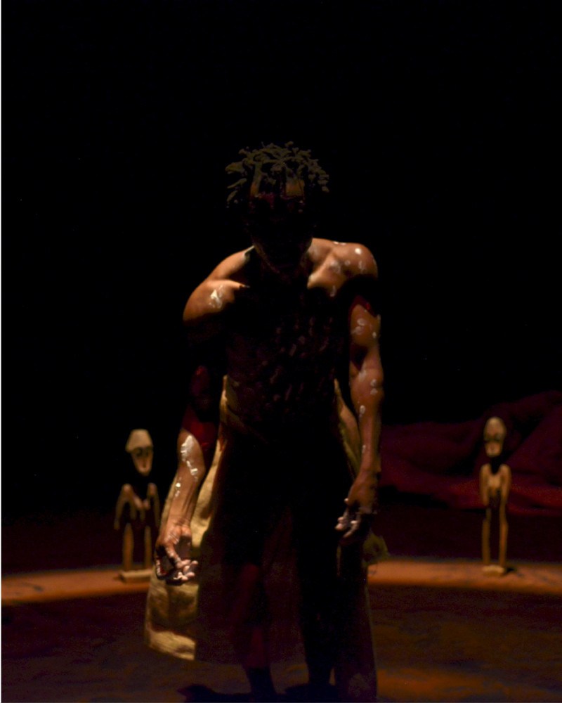 福斯坦．林耶庫拉《我的身體，我的檔案》的圖片